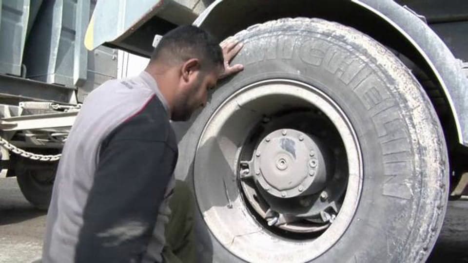 Israel: Deaf Tire Shop Owner