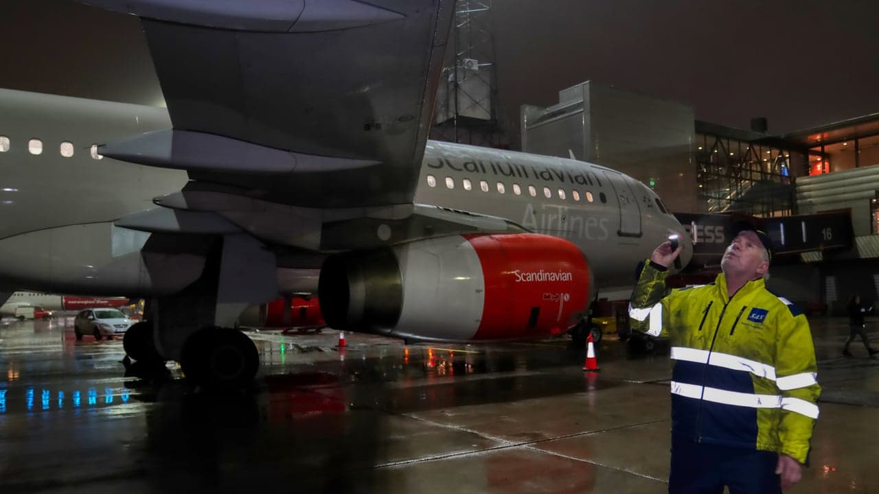 Sweden: Deaf Aircraft Mechanic