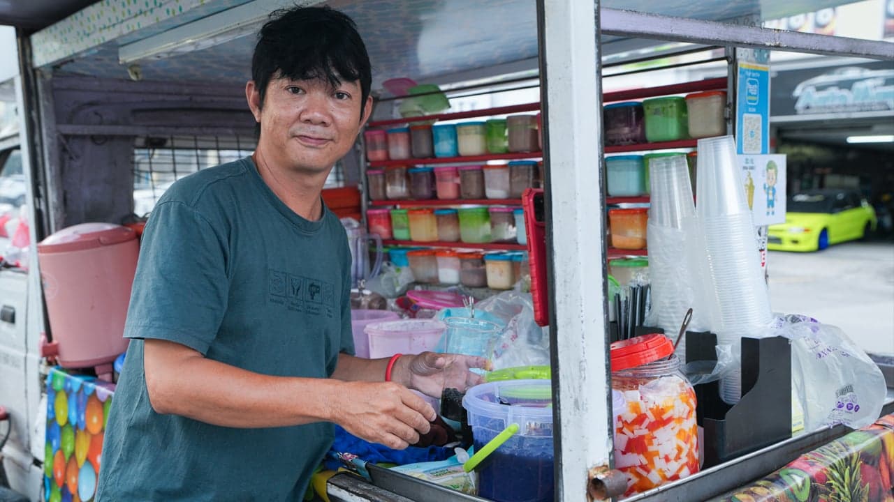 Malaysia: Deaf Bubble Tea Vendor