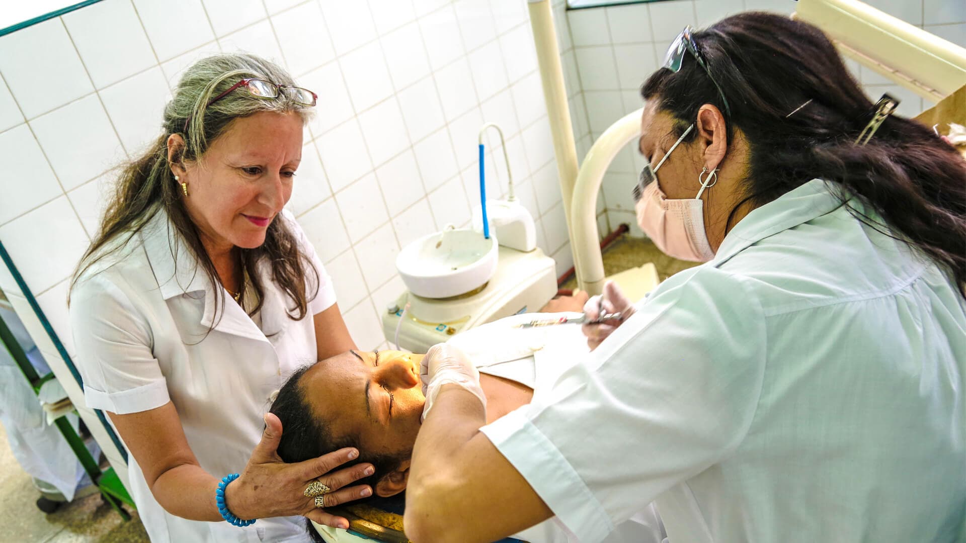 Cuba: Deaf Dental Nurse