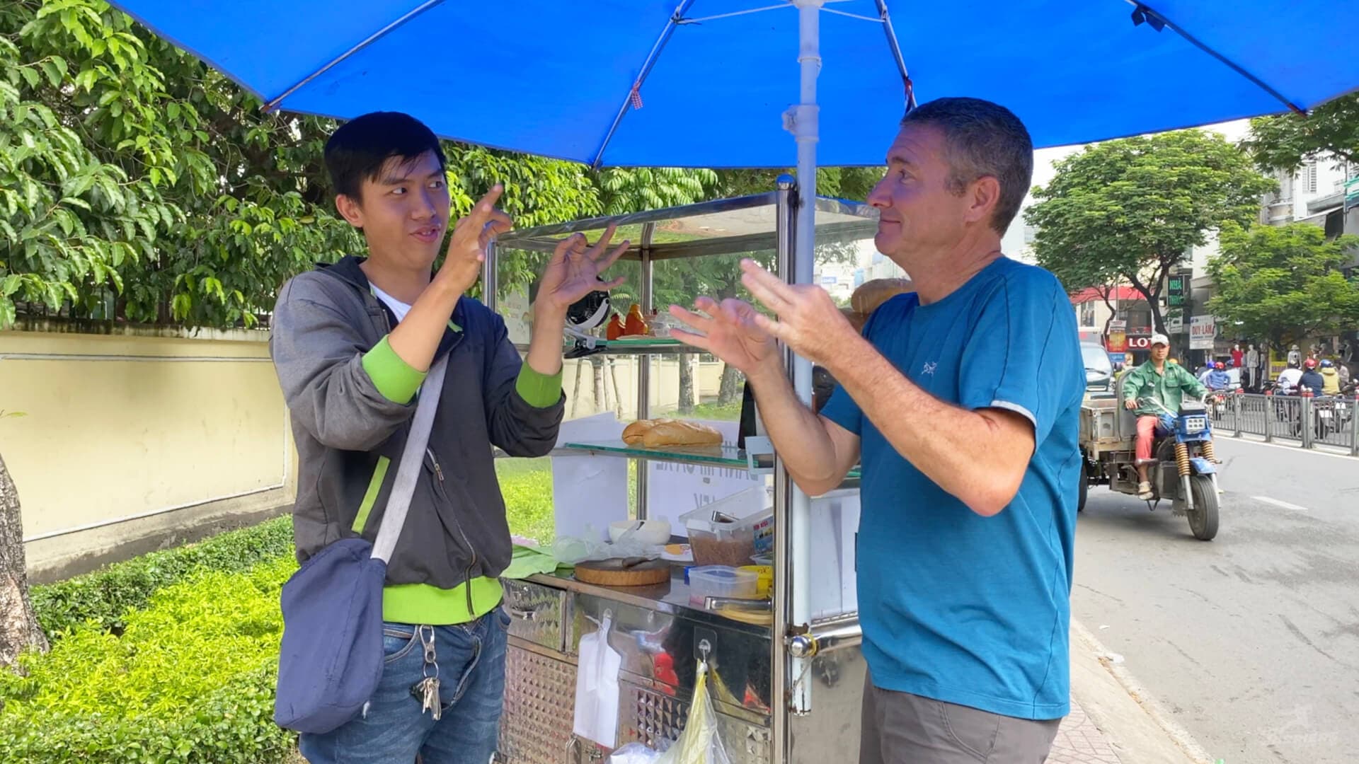 Vietnam: Bánh Mì Deaf Vendor