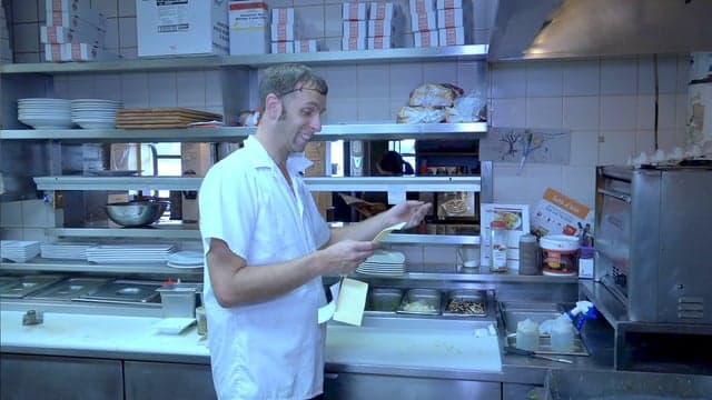 Quebec: Deaf Owner and Chef of the Popular Mikes Restaurant  FRENCH SUBTITLES