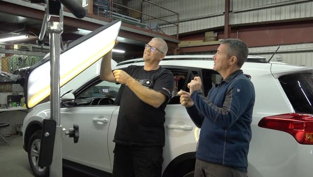 Quebec: Deaf Paintless Dent Repair Technician (5/8 episodes) FRENCH SUBTITLES