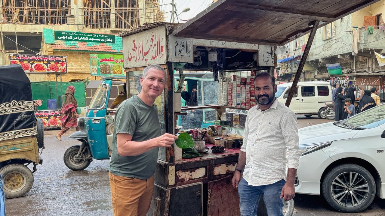 Pakistan: Deaf Meetha Paan Owner