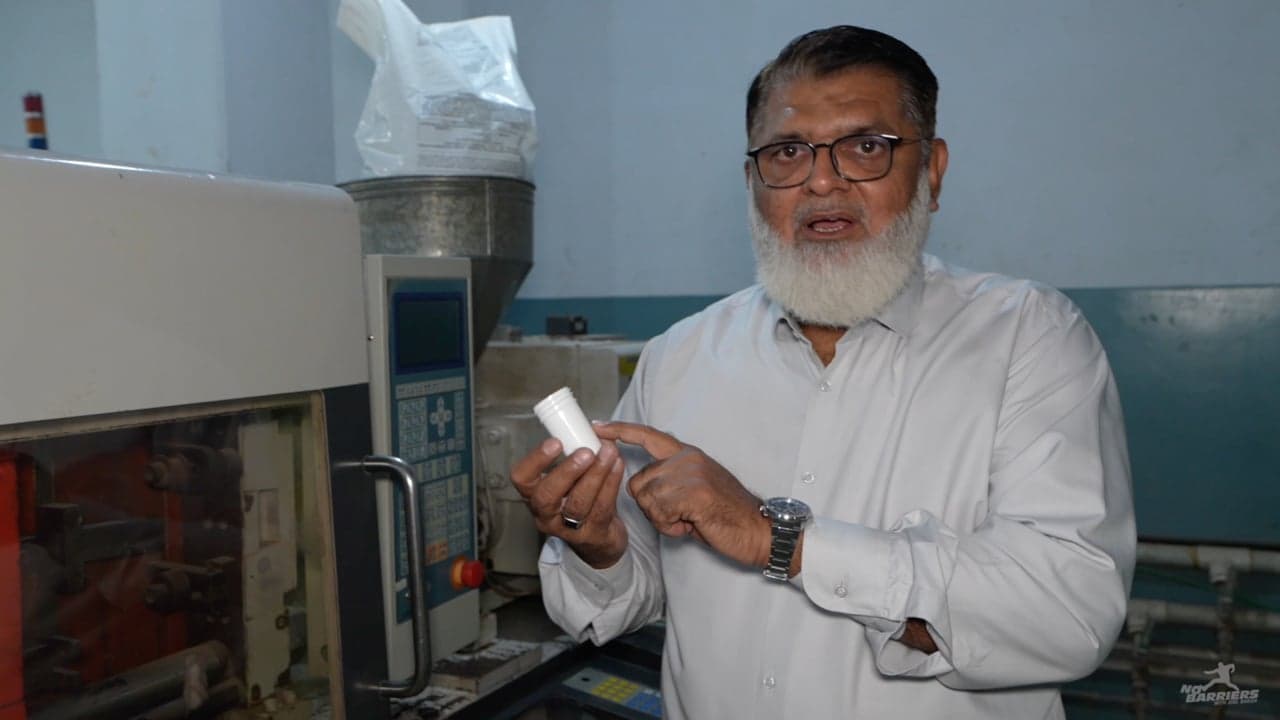 Pakistan: Deaf Plastic Factory Owners