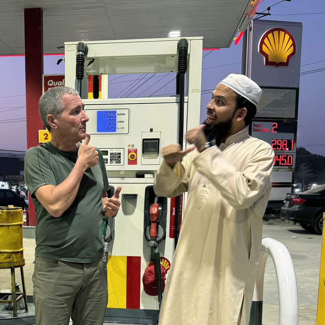Pakistan: Deaf Shell Oil Owner