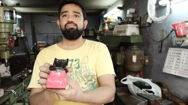 Delhi: Deaf Diecast Model Maker